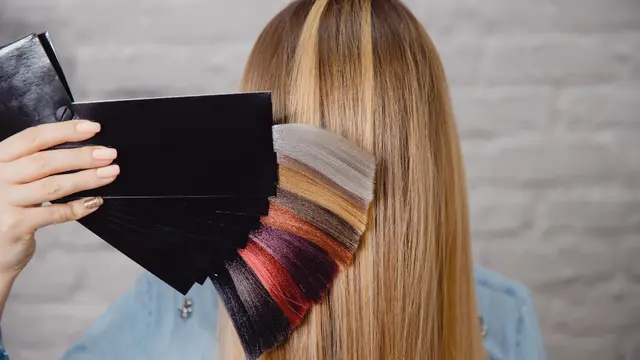 9 Cara Memakai Pewarna Rambut Sendiri yang Aman Agar Rambut Tidak Rusak dan Warnanya Tahan Lama