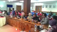 Telkom berdialog bersama Komisi D bidang Kesejahteraan rakyat DPRD Kota Makassar (Eka Hakim/ Liputan6.com) 