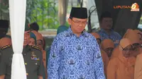 Dalam upacara tersebut, Ahok tampak  kusyuk mengheningkan cipta (Liputan6.com/Herman Zakharia)