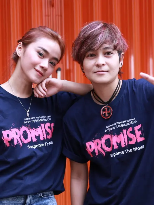 "Kebetulan film ini pakai soundtrack kita. Insha Allah, walau bukan soundtrack utama, lagu kita yang judulnya Bungkam dianggap cocok dengan film ini," ungkap Mitha The Virgin. (Adrian Putra/Bintang.com)