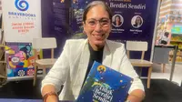 &nbsp;Meliza Maria merilis novel terbarunya, Tidak Berdiri Sendiri. (Dok. Istimewa)