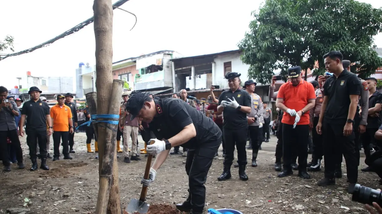 650 personel gabungan mengikuti aksi kerja bakti BANG JASRI (Bhayangkara Jakarta Asri).