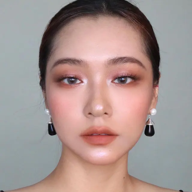 Pink Shimmer Eyeshadow untuk Natal