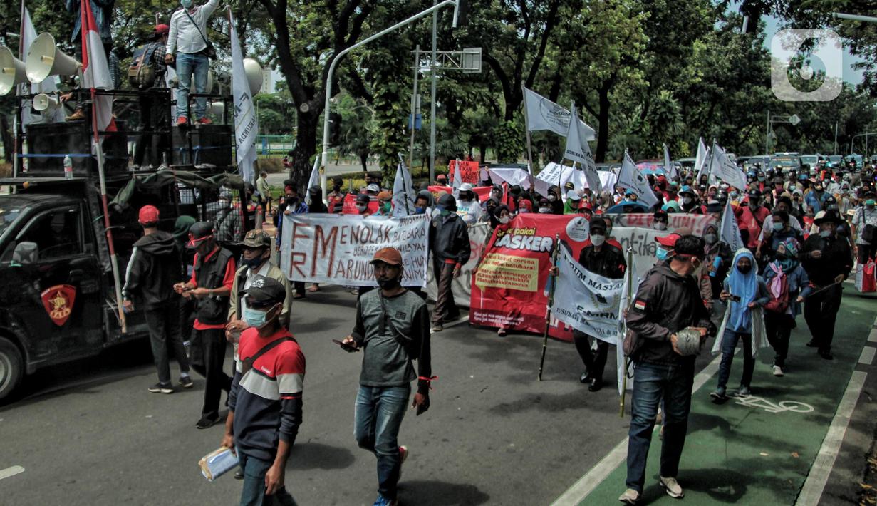 Massa aksi yang tergabung dalam Forum Masyarakat Rusunawa Marunda (F-MRM) saat menggelar aksi mengecam polusi debu batu bara di Balai Kota, Jakarta Pusat, Senin (28/3/2022). (merdeka.com/Iqbal S. Nugroho)