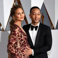 Seperti yang dilansir oleh Aceshowbiz, Chrissy memiliki kesulitan untuk hamil. Namun usaha dan jerih payahnya ia menggunakan proses metode bayi tabung. (AFP/Bintang.com)