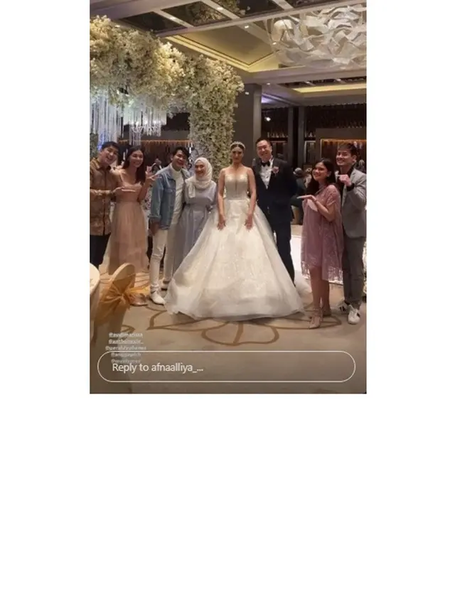 8 Potret Pernikahan Marcella Daryanani, Gunakan Gaun Bertabur Swarovski
