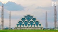 Pemandangan Masjid Al-Jabbar Bandung yang juga dikenal dengan sebutan Masjid Terapung Gedebage