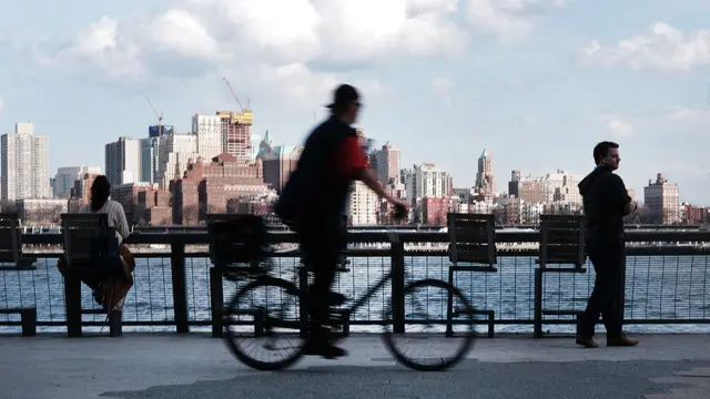 Suasana Musim Semi Hangat di New York