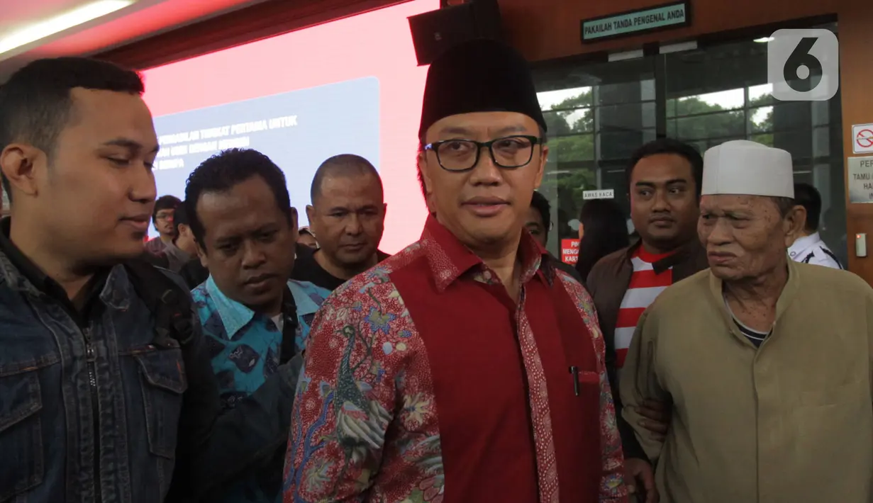 Mantan Menpora Imam Nahrawi usai menjalani sidang dakwaan kasus suap dana hibah KONI di Pengadilan Tipikor, Jakarta, Jumat (14/2/2020). Imam didakwa menerima suap sebesar Rp 11,5 miliar dari mantan Sekjen KONI Ending Fuad Hamidy dan mantan Bendahara KONI Johnny E Awuy. (Liputan6.com/Angga Yuniar)