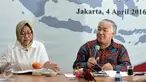 Din Syamsuddin (kanan) dan Siti Zuhro saat deklarasi Dewan Nasional Pergerakan Indonesia Maju (PIM) di Jakarta, Senin (4/4/2016). Din Syansuddin menjadi Ketua dari Dewan Nasional Pergerakan Indonesia Maju. (Liputan6.com/Johan Tallo)