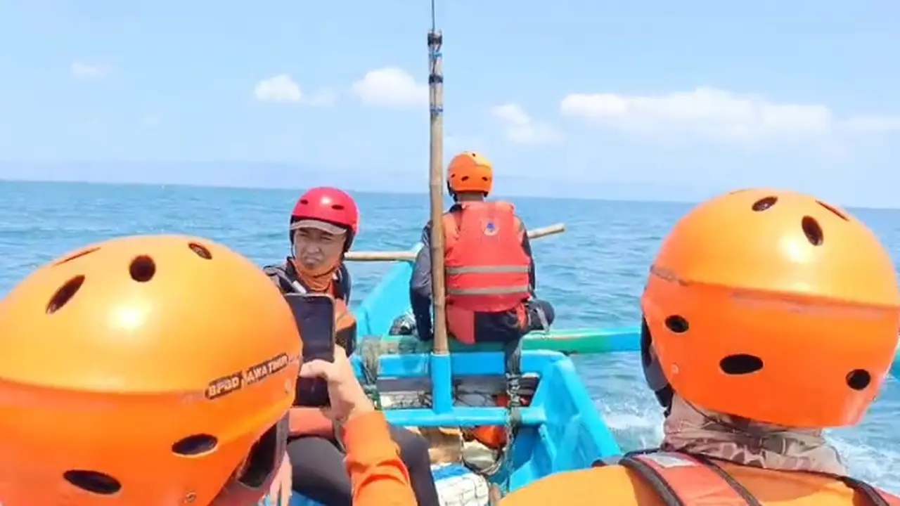 Hari ke -4 Pencarian  korban KLM Pantes, Tim SAR Gabungan Dihadang Gelombang 3 Meter,  3 Nelayan Masih Hilang