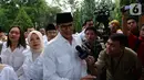 Kader Partai Gerindra, Sandiaga Uno didampingi istri Nur Asia tiba menghadiri Rapimnas dan Apel Kader Partai Gerindra di Hambalang, Kabupaten Bogor, Jawa Barat, Rabu (16/10/2019).  (Liputan6.com/Herman Zakharia)