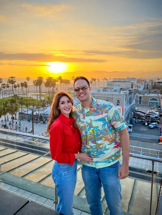 Selain kesibukannya sebagai influencer, yang juga disorot dari Elma Agustin adalah kedekatannya dengan Ihsan Fadhlur Rahman. Ihsan sendiri dikenal sebagai pengusaha tajir melintir. (FOTO: instagram.com/elmaaa_e/)