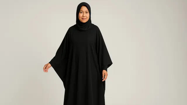 7 Pilihan Gamis Hitam Simpel Terbaru untuk Usia 50-an, Tampil Stylish dan Awet Muda (sumber: AI)
