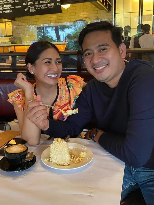 <p>Pernikahan dengan Raden Brotoseno merupakan pernikahan ketiga Tata Janeeta setelah dua kali gagal membina rumah tangga. (FOTO: instagram.com/tatajaneetaofficial/)</p>