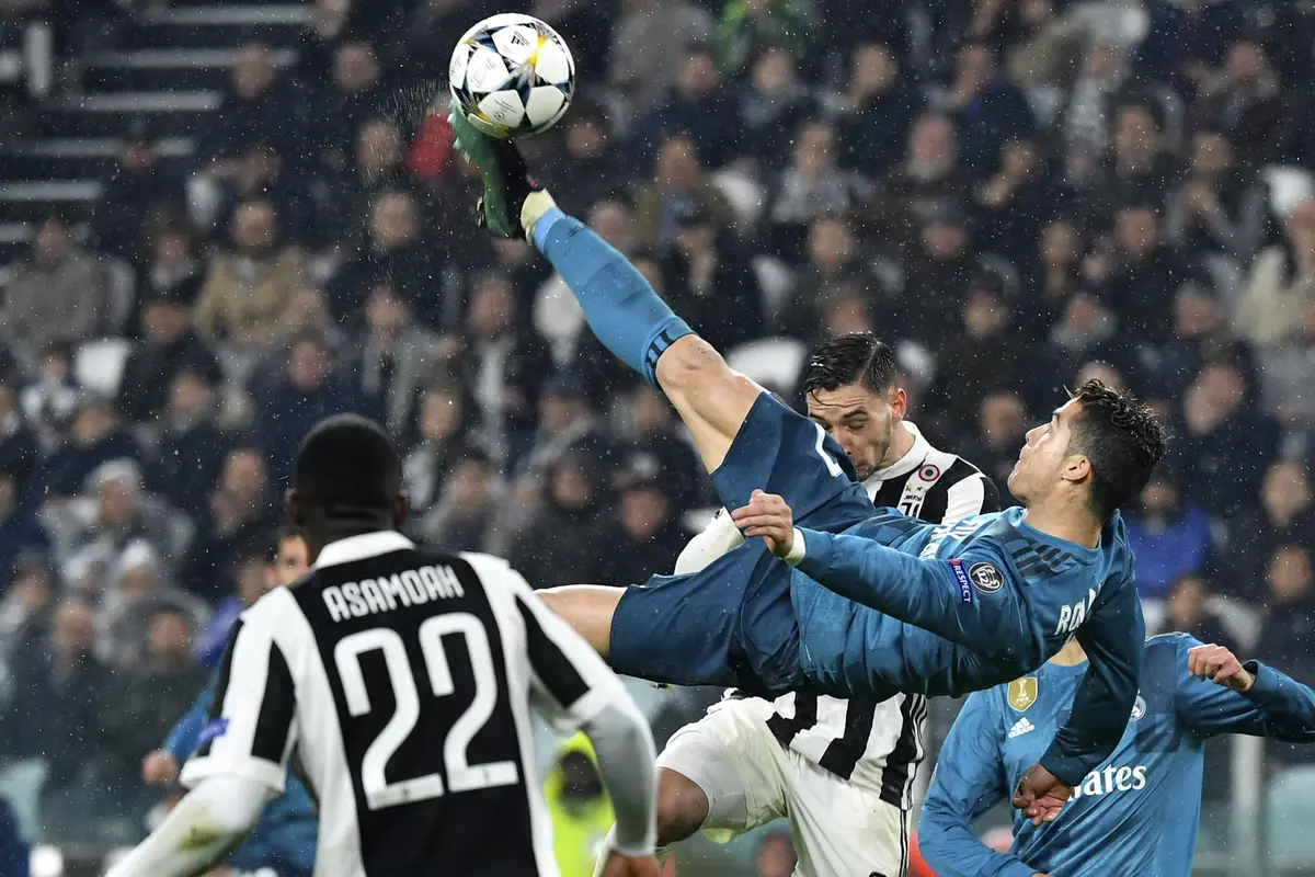 FOTO: Ketika Cristiano Ronaldo Junior Meniru Tendangan Salto Sang Ayah