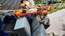 Latihan ini juga untuk melatih kesiapan sivitas akademika untuk menerapkan teknik vertical rescue yang sesuai standar serta ketenangan saat peristiwa benar-benar terjadi sehingga mengurangi kepanikan dan potensi cedera. (CHAIDEER MAHYUDDIN/AFP)