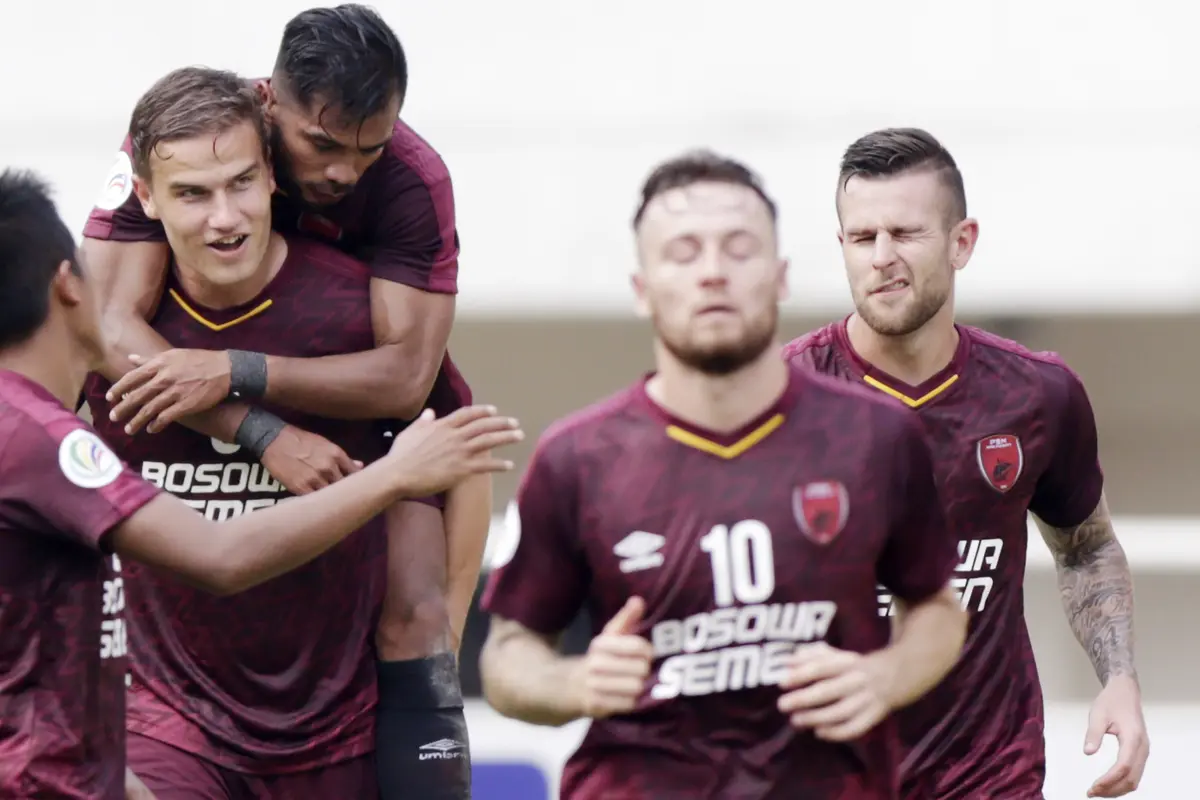 Para pemain PSM Makassar merayakan gol yang dicetak Eero Markkanen ke gawang Lao Toyota FC pada laga Piala AFC 2019. (Bola.com/M. Iqbal Ichsan)