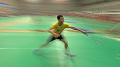 Seorang atlet putra PB Jaya Raya berlatih mengembalikan kok di GOR PB Jaya Raya, Pd. Sawah Indah, Sawah Lama (23/3/2018). PB Jaya Raya tengah menyiapkan diri untuk kejuaraan Junior Grand Prix 3-8 April 2018. (Bola.com/Nick Hanoatubun)