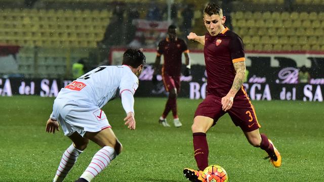 Gol Berkelas Bek AS Roma Buat Kiper Tak Berdaya