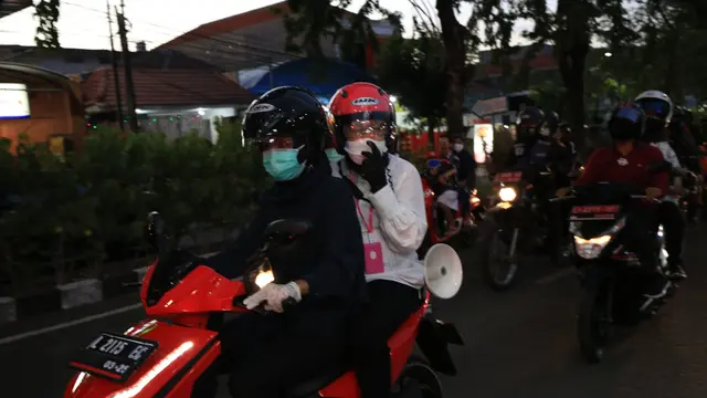 Momen Tri Rismaharini Sidak Masker di Jalanan. (Sumber: Twitter/BanggaSurabaya)