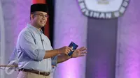 Ekspresi calon Gubernur DKI Jakarta no 3, Anies Baswedan saat menjawab pertanyaan dalam debat terakhir Pilgub DKI Jakarta 2017 di Hotel Bidakara, Jakarta, Rabu (12/4). (Liputan6.com/Faizal Fanani)