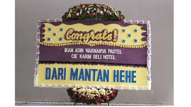 Awkarin Dikabarkan Beli Hotel, 6 Potret Tulisan di Karangan Bunganya Ini Curi Perhatian