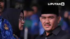 KPK mengungkap ayah Bupati Bekasi, HM Kunang, berperan sebagai perantara sekaligus peminta uang suap dalam praktik korupsi yang melibatkan anaknya, Ade Kuswara Kunang. 

Total suap dan gratifikasi yang diduga diterima mencapai Rp 14,2 miliar, hingga KPK menetapkan keduanya serta pihak swasta seba...