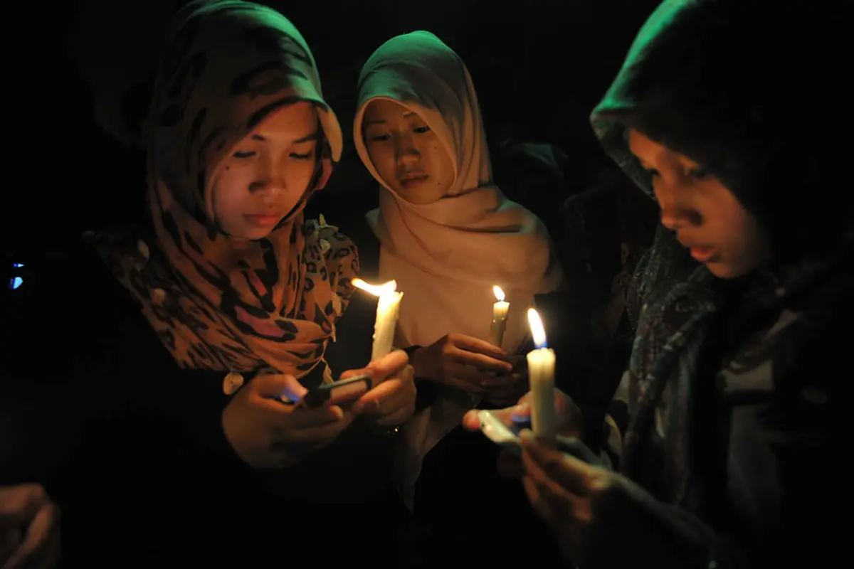 [FOTO] Aksi Earth Hour di Beberapa Kota di Indonesia