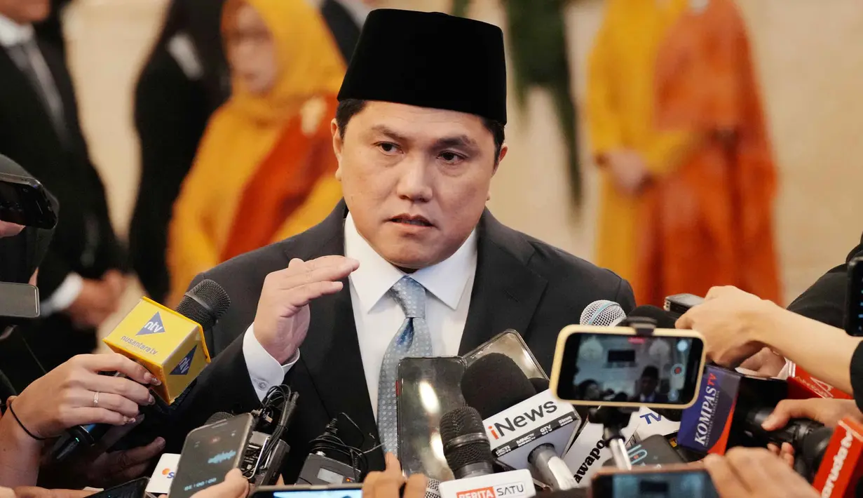 Selain Djamari Chaniago, Presiden Prabowo Subianto juga melantik Erick Thohir sebagai Menteri Pemuda dan Olahraga (Menpora). (AP Photo/Achmad Ibrahim)