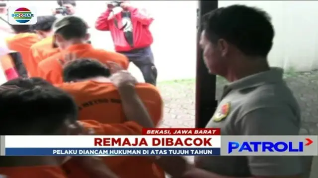 Polisi ringkus tujuh orang yang menjadi pelaku pembacokan pelajar SMK di Bekasi. Satu diantaranya adalah perempuan.