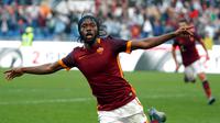 Selebrasi pemain AS Roma, Gervinho, setelah mencetak gol kedua ke gawang Lazio dalam lanjutan Serie A di Stadion Olimpico, Roma, Minggu (8/11/2015) malam WIB. (Reuters/Alessandro Bianchi)