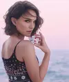Kejutan seru dari Francis Kurkdjian, selaku Perfume Creation Director. Ia telah menciptakan Miss Dior versi parfum dengan aroma spesial yang mampu memberikan kenikmatan secara langsung dan memikat. [ Foto dok Dior]