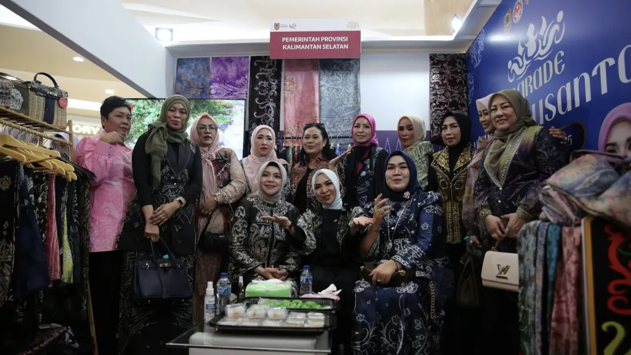 Mengintip Booth UMKM Lokal Kalimantan Selatan di Parade Wastra Nusantara 2025
