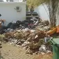 Sampah menumpuk di Kantor Presiden