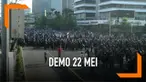 Aksi demonstrasi di depan gedung Badan Pengawas Pemilu kembali berlangsung. Rabu (22/5) pagi massa mulai memenuhi jalan MH. Thamrin Jakarta. Aksi ini dikawal ketat pasukan Brimob,