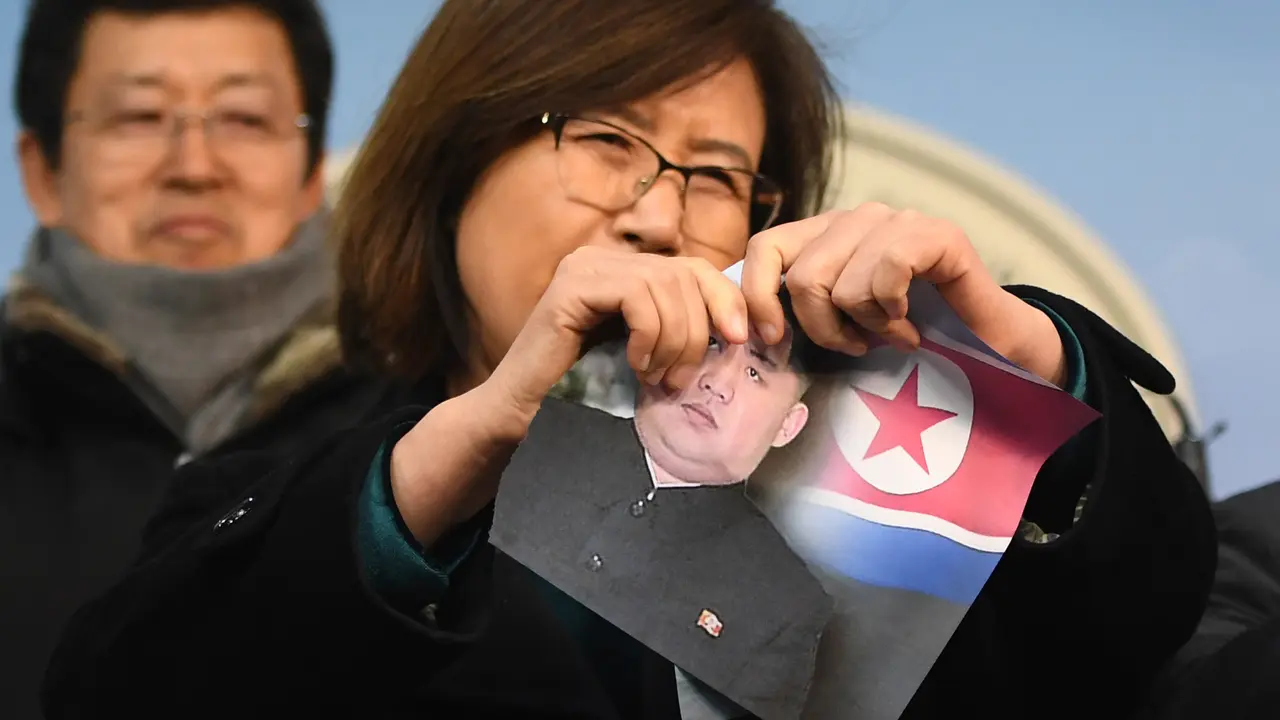Berhasil ke Korea Selatan, Pembelot Korea Utara Robek Foto Kim Jong-un