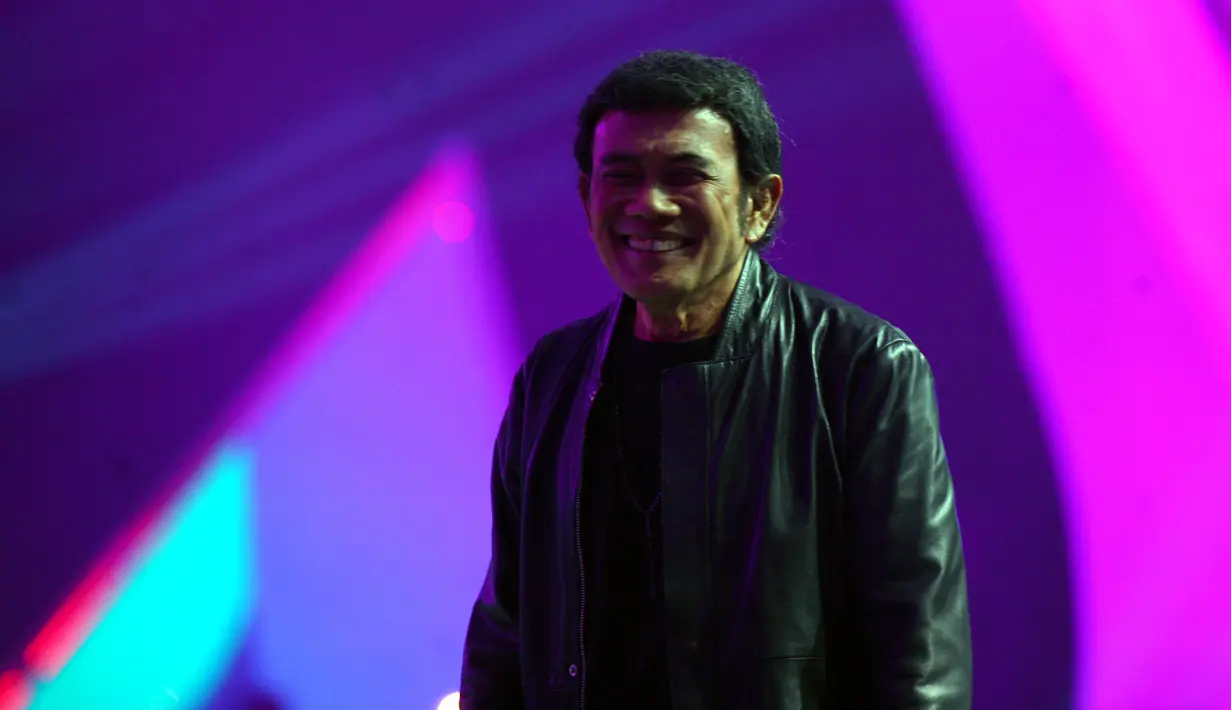 Telah melakukan persiapan selama kurang lebih seminggu, di panggung nanti Rhoma rencananya akan membawakan 6 buah lagu, dan berduat dengan sejumlah penyanyi dangdut lainnya. (Nurwahyunan/Bintang.com)