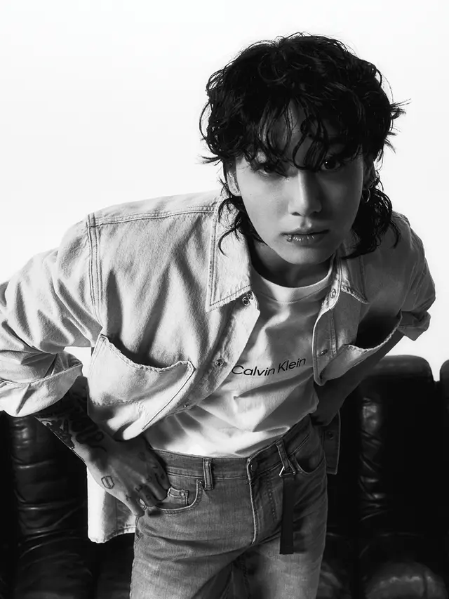 Jungkook BTS jadi bintang iklan Calvin Klein. (Foto: Twitter/ CalvinKlein)