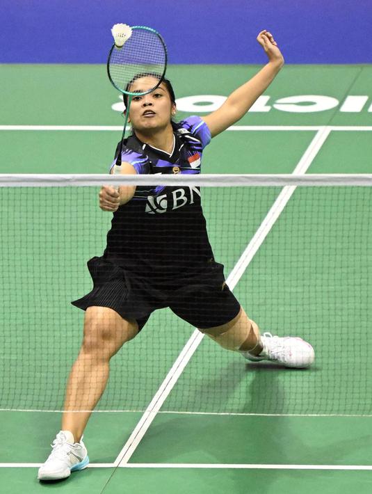 Selama pertandingan, Gregoria tampil impresif dan menyulitkan Carolina Marin. (Peter PARKS/AFP)