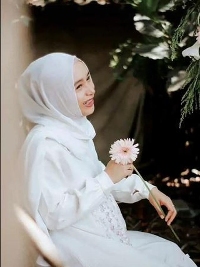 Wanita Ini Lakukan Maternity Shoot di Kandang Ayam, 6 Hasil Fotonya Bikin Takjub