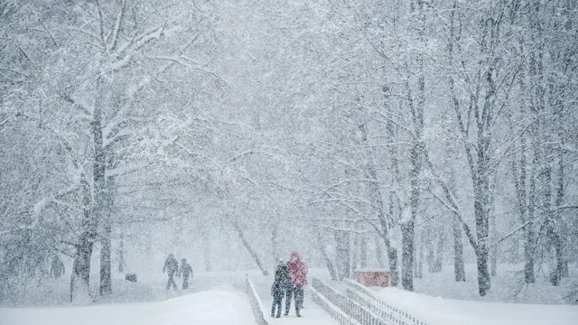 Tertutup Salju Tebal, Rusia Minus 34 Derajat