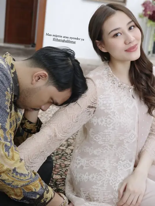 Tampilan Aaliyah semakin sederhana tanpa mengenakan perhiasan atau aksesori yang dikenakan. Bahkan tanpa anting dan kalung, hanya terlihat beads di bagian leher. [@aaliyah.massaid]