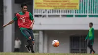 Pemain Mitra Kukar, Septian David Maulana, mengikuti seleksi timnas Indonesia di Stadion Pakansari, Bogor, Jawa Barat, Senin (9/8/2016). (Bola.com/Vitalis Yogi Trisna)