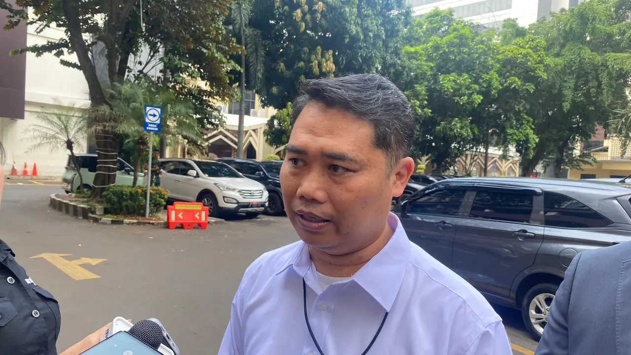 Deputi Penindakan dan Eksekusi Komisi Pemberantasan Korupsi (KPK), Asep Guntur Rahayu, mendatangi gedung Bareskrim Polri. (Istimewa)