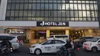 Suasana tampak luar dari tempat penginapan Timnas Indonesia U-22 di Hotel Jen, Manila, Sabtu (23/11). Hotel tersebut akan menjadi tempat menginap tim Garuda Muda selama ajang SEA Games 2019. (Bola.com/ M Iqbal Ichsan)