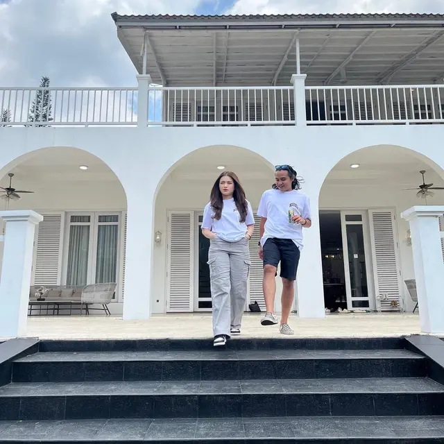 Dikabarkan Putus, Ini 8 Momen Mesra Nathalie Holscher dan Yogi Ilham yang Curi Perhatian