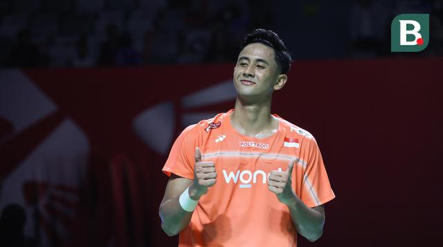 Tunggal putra Indonesia, Alwi Farhan, melakukan selebrasi setelah mengalahkan wakil India, Lakhsya Sen, di Istora Senayan, Selasa (2/6/2026). Alwi Farhan menang dengan skor 21-19, 21-16. (Bola.com/M Iqbal Ichsan)