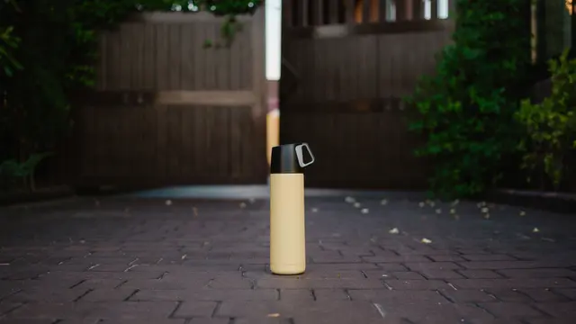 5 Cara Pilih Tumbler Minum yang Aman dan Sehat, Nggak Cuma Desainnya yang Lucu (2)