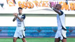 Bertanding pada pekan ke-19 BRI Super League 2025/2026 di Indomilk Arena, Tangerang, Banten, Jumat (30/1/2026), Persija unggul dua gol tanpa balas. Tampak dalam foto, pemain baru Persija, Shayne Elian Jay Pattynama (kiri) saat tampil melawan Persita pada pertandingan pekan ke-19 BRI Super League 2025/2026 di Indomilk Arena, Tangerang, Banten, Jumat (30/1/2026). (Bola.com/M Iqbal Ichsan)